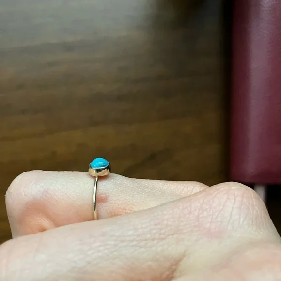 Elegant Turquoise 14k Gold Ring - Picture 2 of 2